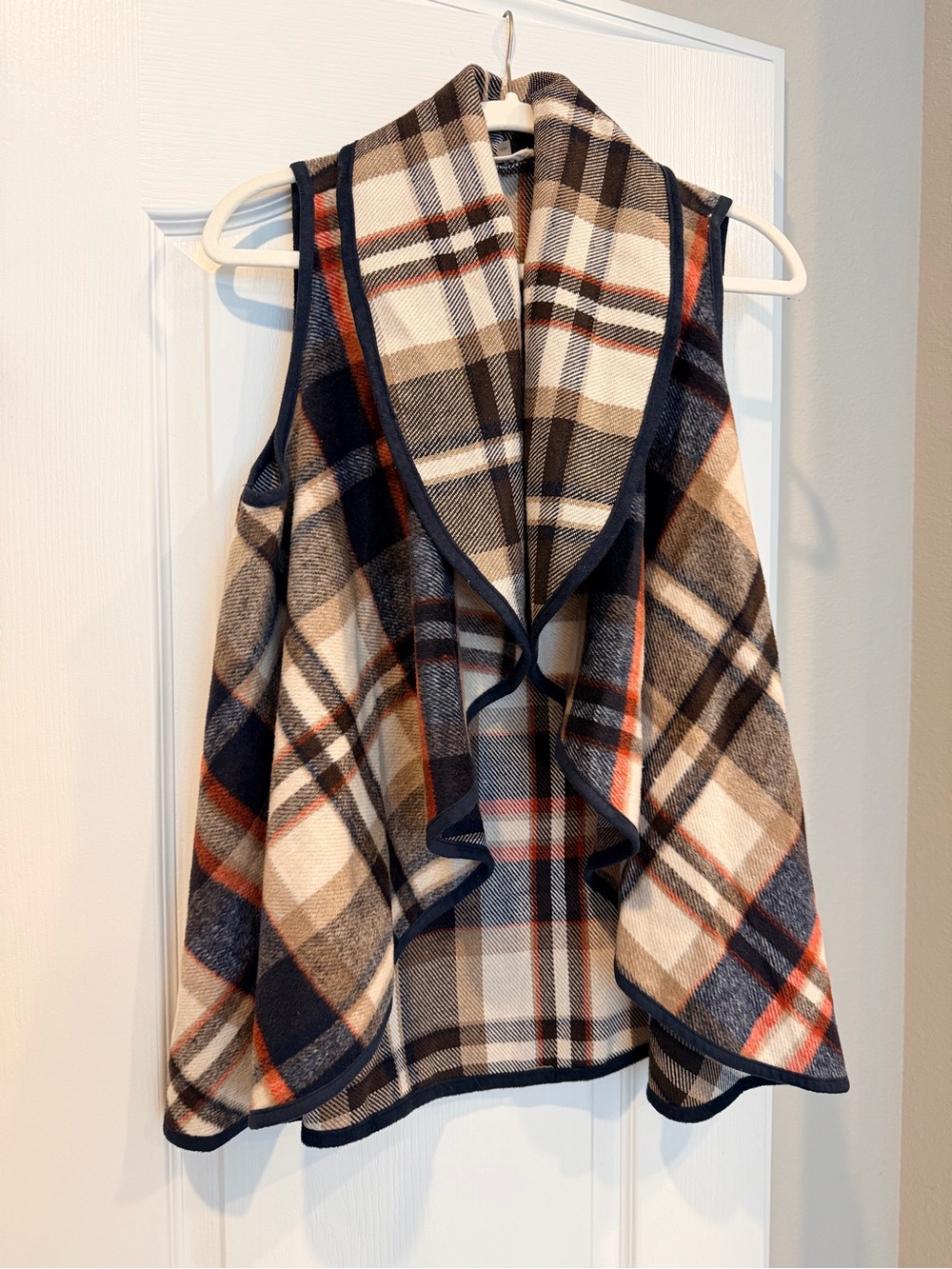 Altar’d State Open Front Plaid Sleeveless Vest, size Small